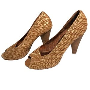 Cynthia Vincent leather‎ Woven Tan Peep-Toe Heels
